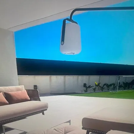 Espectacular Moderna, Situada En シャレー