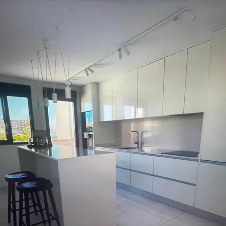 Espectacular Moderna, Situada En