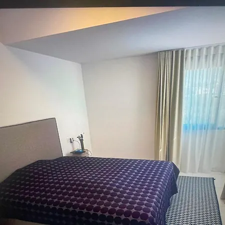 Espectacular Moderna, Situada En